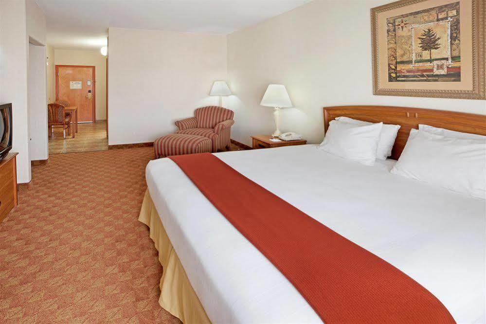 Holiday Inn Express Hotel And Suites Brownsville By Ihg Ngoại thất bức ảnh
